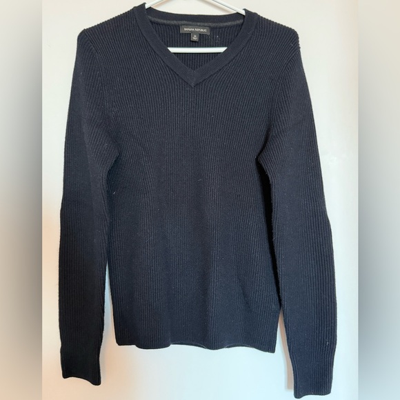 Men's V-Neck Navy Banana Republic Sweater with leather sleeves - Picture 2 of 6